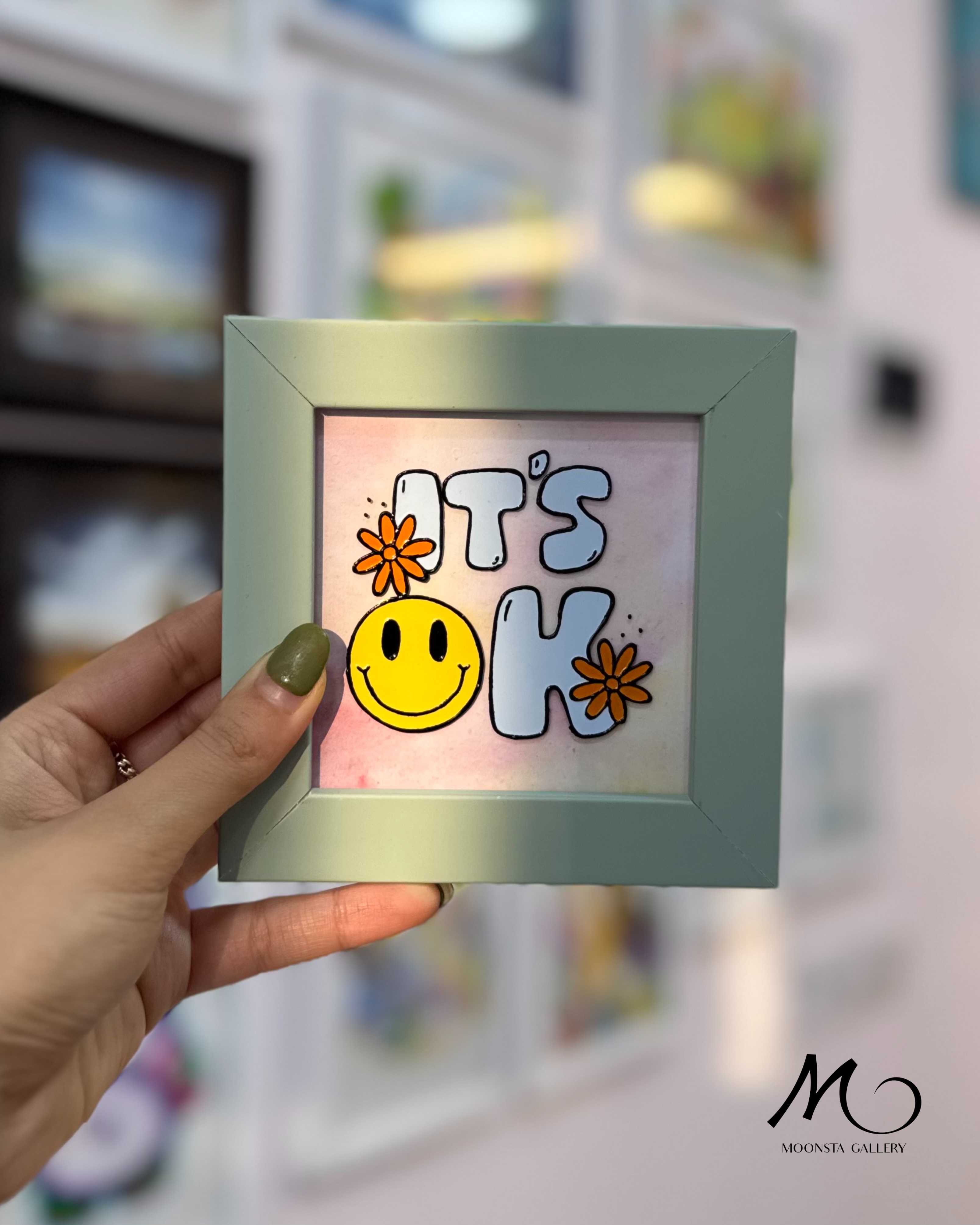 مینی تابلو ویترای فانتزی IT'S OK با طرح لبخند و گل نارنجی