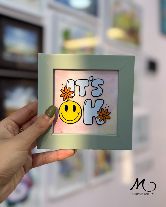 مینی تابلو ویترای فانتزی IT'S OK با طرح لبخند و گل نارنجی